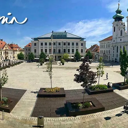 Luxury Studio 24 Gyor Exterior photo